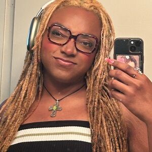 Meet your Posher, Emmanuel